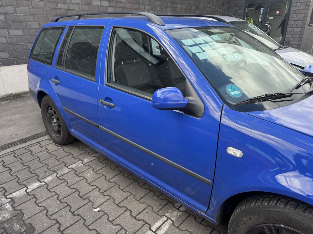 VW Golf 4 original T&uuml;r vorn rechts LA5C Surfblau 5-T&uuml;rer Rohbau Bj.2001